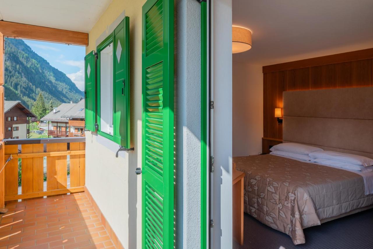 Hotel Ladina Campitello di Fassa Exterior foto