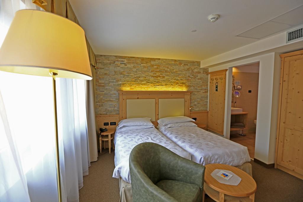 Hotel Ladina Campitello di Fassa Quarto foto